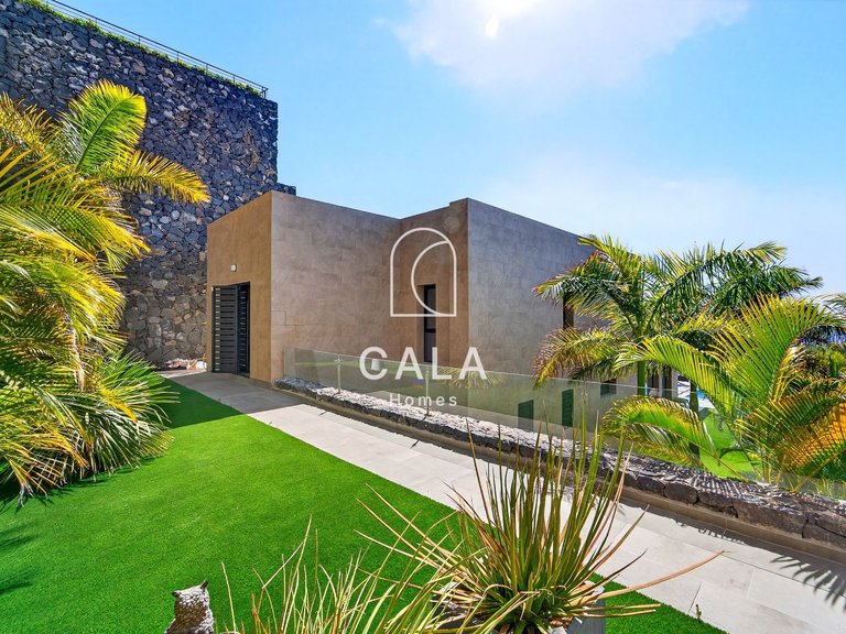 Villa for Sale in Costa Adeje-san Eugenio, Tenerife 12
