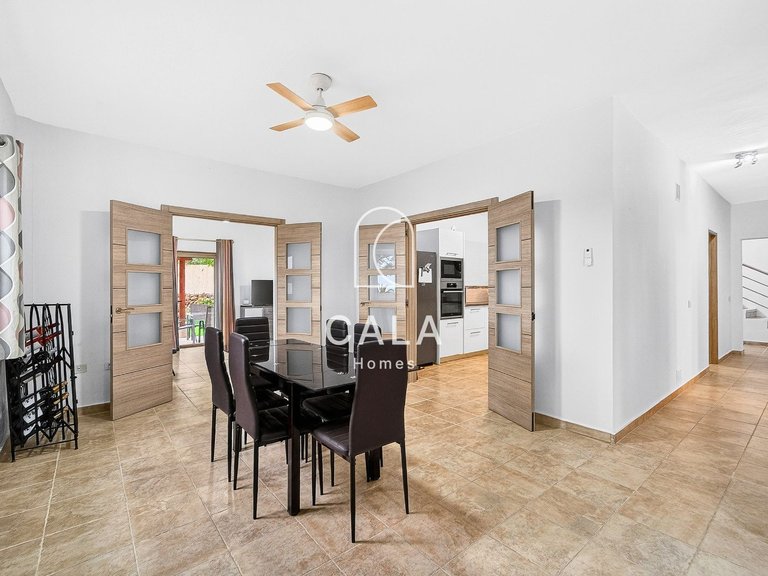 Villa for Sale in Guia De Isora, Tenerife 3