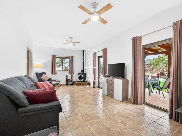 Villa for Sale in Guia De Isora, Tenerife 10