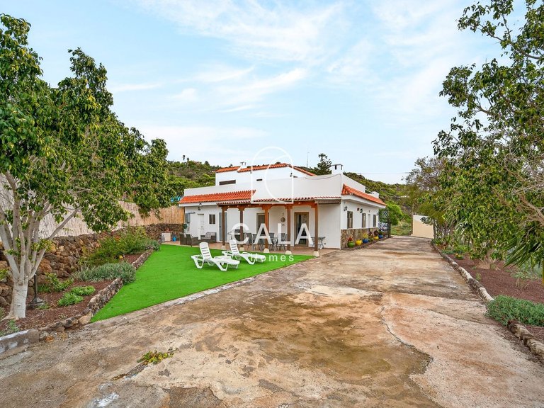 Villa for Sale in Guia De Isora, Tenerife 33