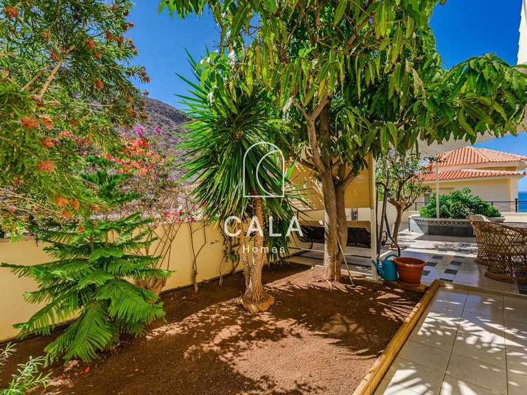 Villa for Sale in Los Cristianos, Tenerife 8