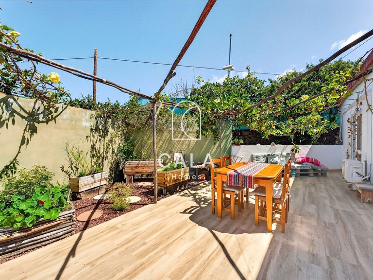 Villa for Sale in Guia De Isora, Tenerife 3
