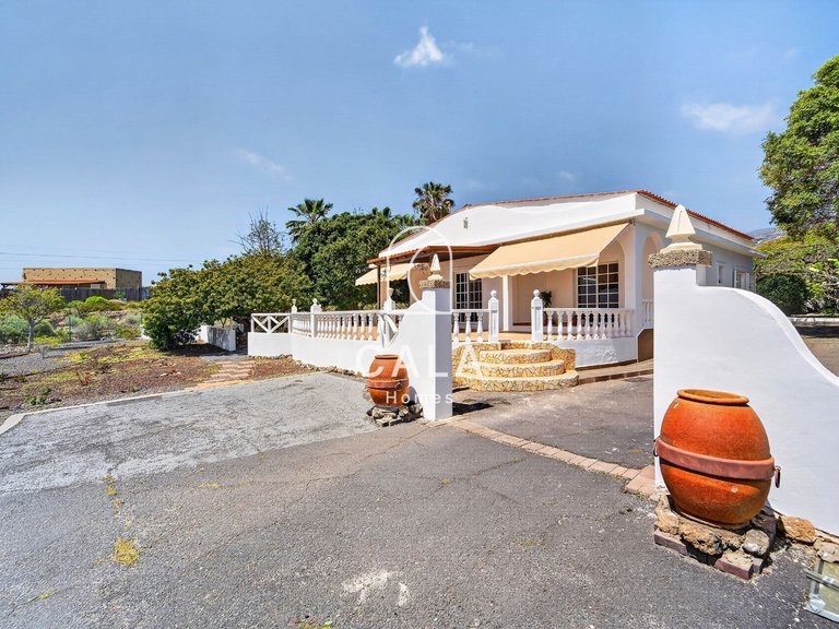Villa for Sale in Guia De Isora, Tenerife 4