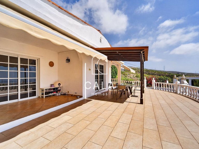 Villa for Sale in Guia De Isora, Tenerife 6