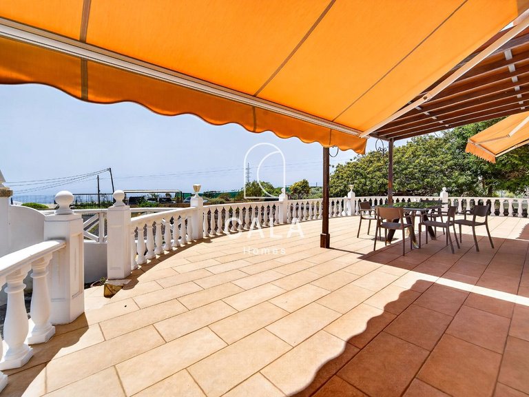 Villa for Sale in Guia De Isora, Tenerife 8
