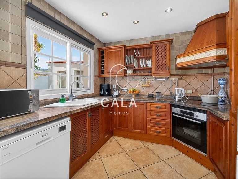 Villa for Sale in Guia De Isora, Tenerife 11