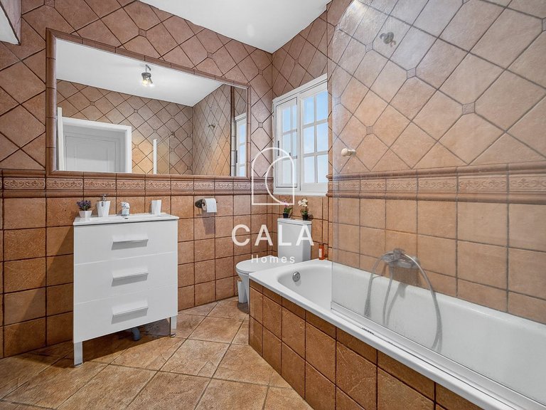 Villa for Sale in Guia De Isora, Tenerife 21