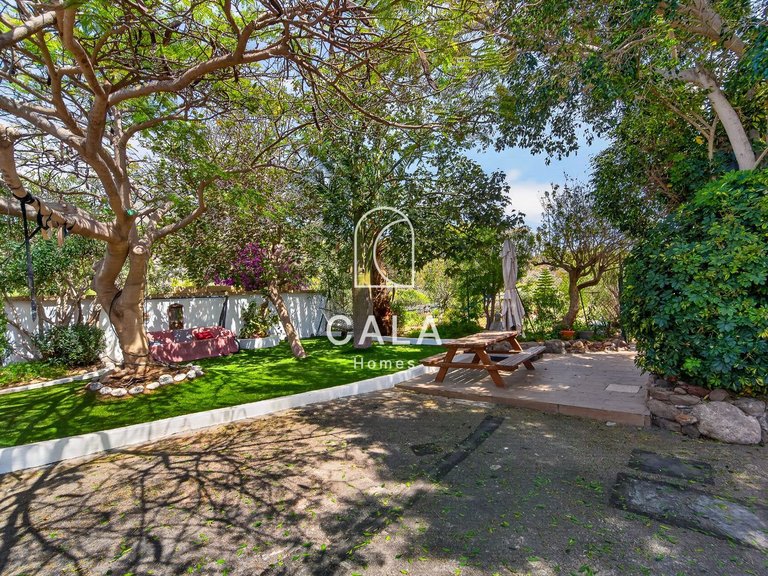 Villa for Sale in Guia De Isora, Tenerife 1