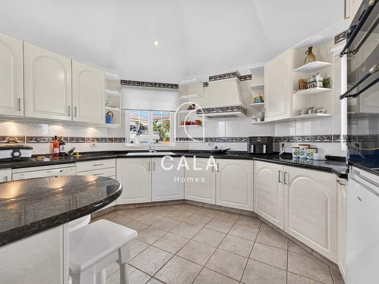 Villa for Sale in Callao Salvaje, Tenerife 20