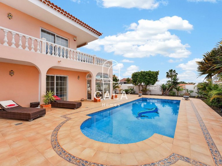 Villa for Sale in Callao Salvaje, Tenerife 25