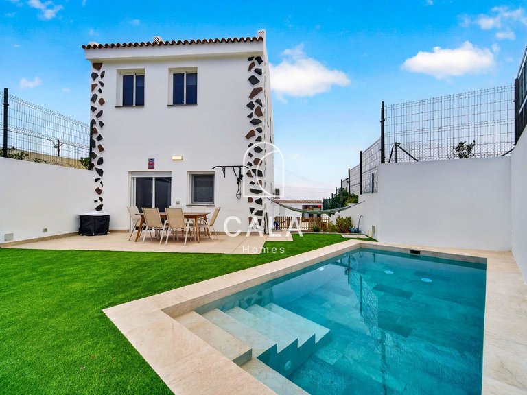 Villa for Sale in Adeje, Tenerife 1