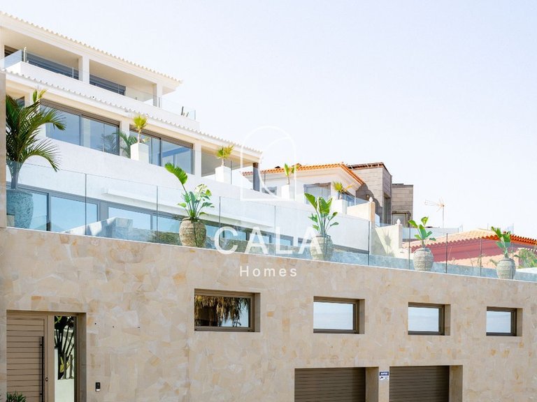 Villa for Sale in San Eugenio Alto, Tenerife 3
