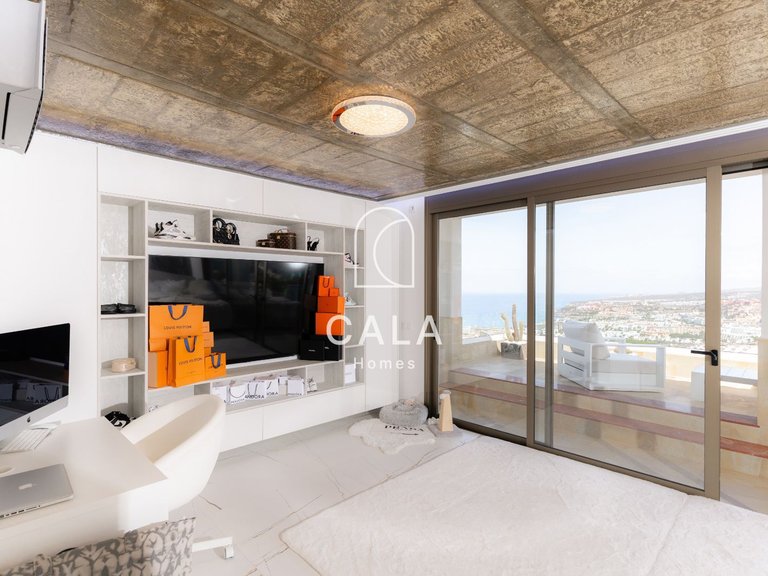 Villa for Sale in San Eugenio Alto, Tenerife 6