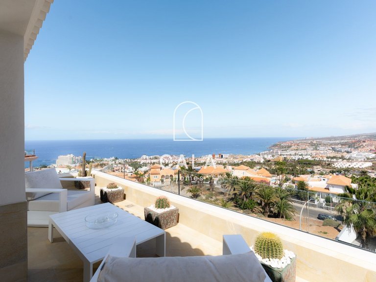 Villa for Sale in San Eugenio Alto, Tenerife 8