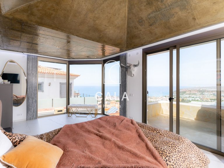 Villa for Sale in San Eugenio Alto, Tenerife 10