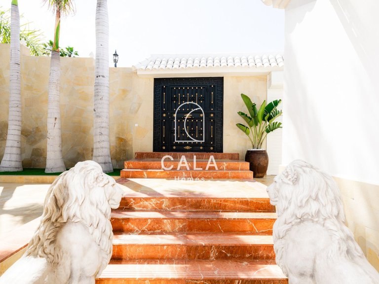 Villa for Sale in San Eugenio Alto, Tenerife 14