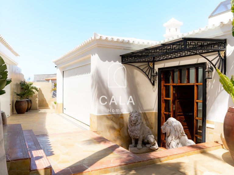 Villa for Sale in San Eugenio Alto, Tenerife 19