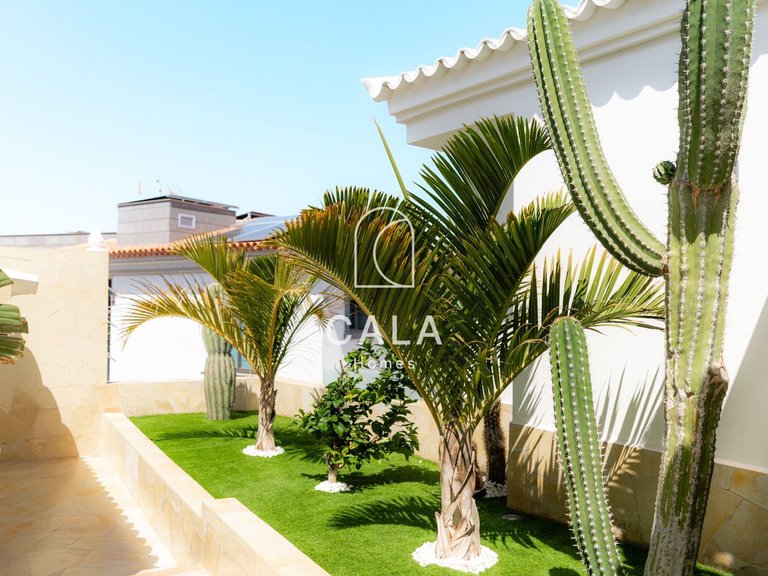 Villa for Sale in San Eugenio Alto, Tenerife 20