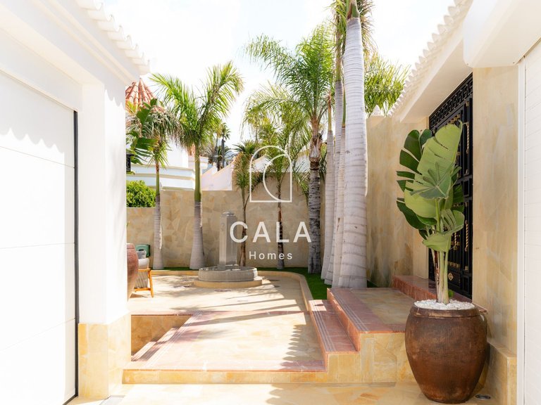 Villa for Sale in San Eugenio Alto, Tenerife 21
