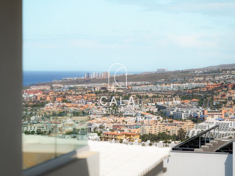 Villa for Sale in San Eugenio Alto, Tenerife 28