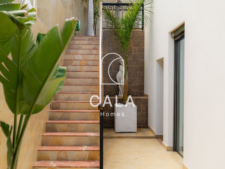 Villa for Sale in San Eugenio Alto, Tenerife 37