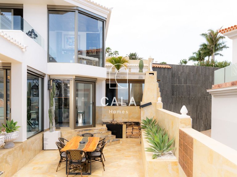 Villa for Sale in San Eugenio Alto, Tenerife 47