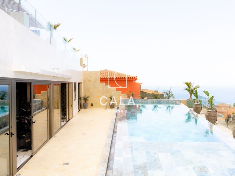 Villa for Sale in San Eugenio Alto, Tenerife 50