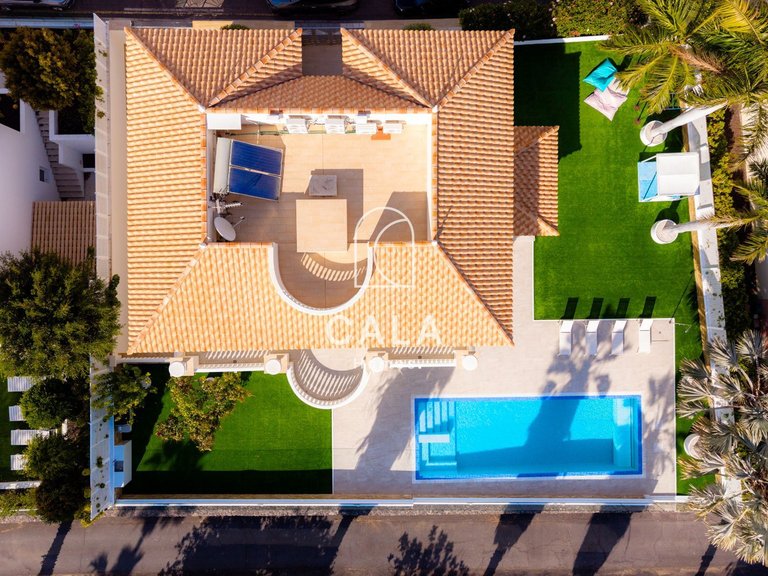 Villa for Sale in La Caleta, Tenerife 36