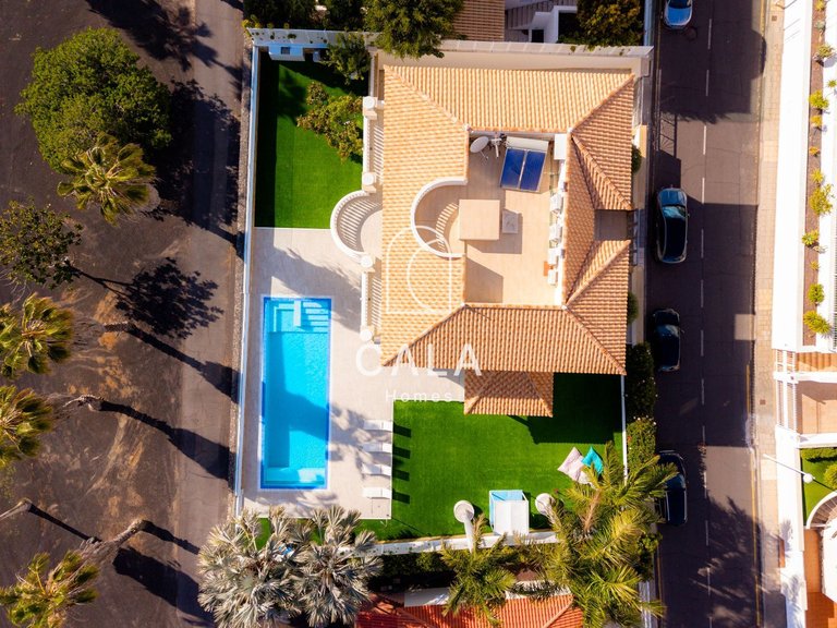 Villa for Sale in La Caleta, Tenerife 37