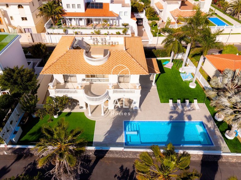 Villa for Sale in La Caleta, Tenerife 45