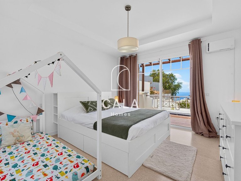 Villa for Sale in San Eugenio Alto, Tenerife 18