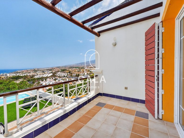 Villa for Sale in San Eugenio Alto, Tenerife 21