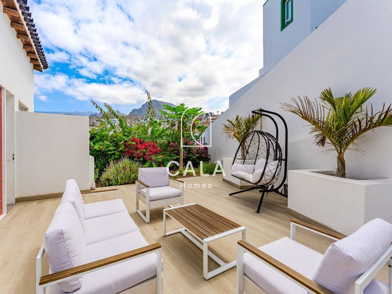Villa for Sale in San Eugenio Alto, Tenerife 31