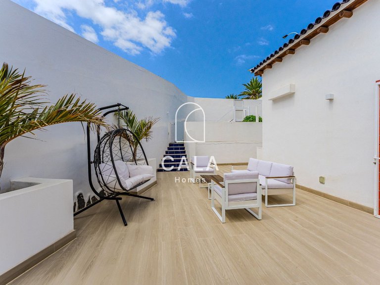 Villa for Sale in San Eugenio Alto, Tenerife 32