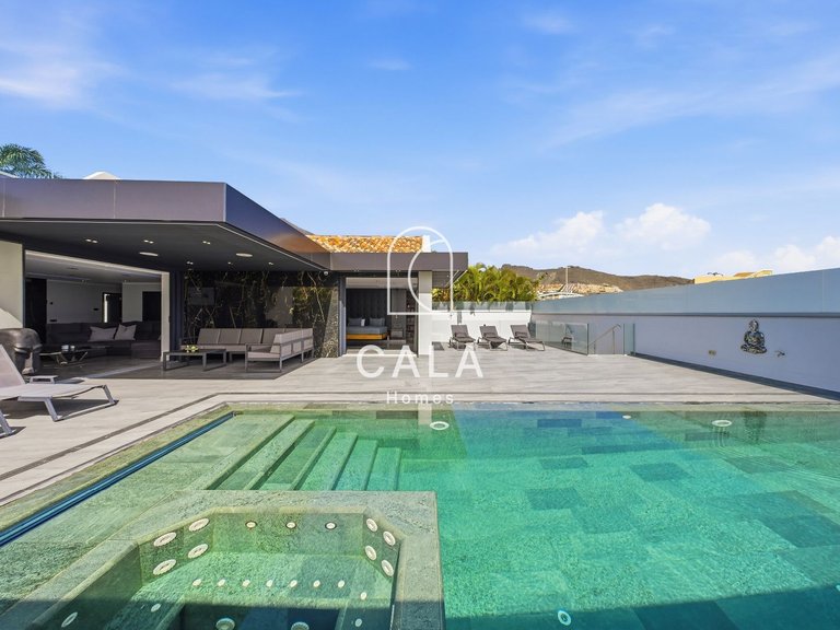 Villa for Sale in Costa Adeje, Tenerife 1