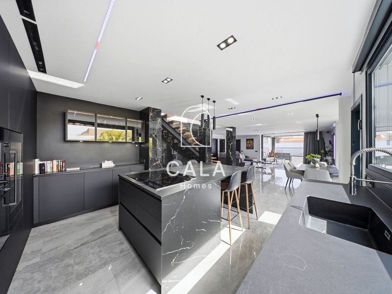 Villa for Sale in Costa Adeje, Tenerife 11