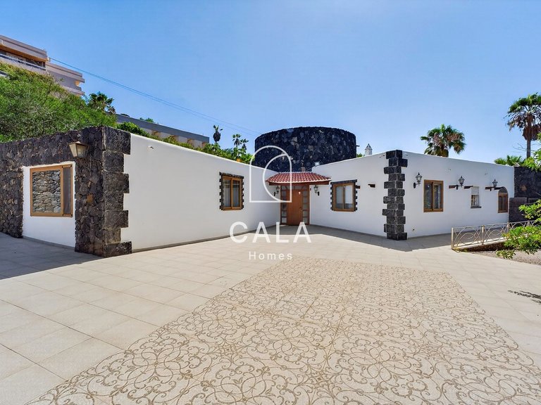 Villa for Sale in Golf Del Sur, Tenerife 3