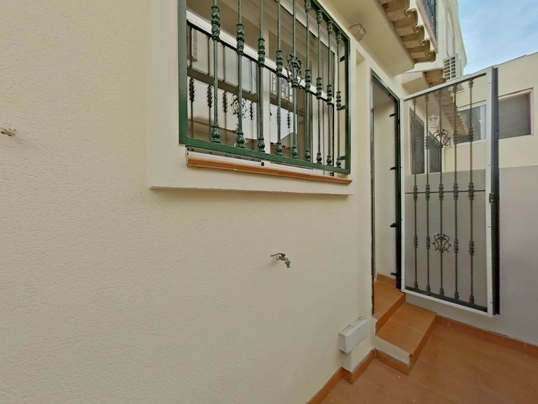 Town House for Sale in Alicante/alacant, Alicante 46
