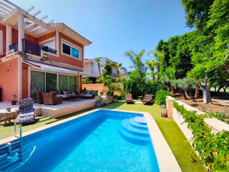 Town House for Sale in Alicante/alacant, Alicante 1