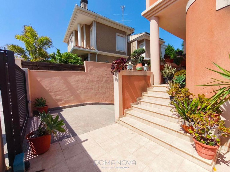 Town House for Sale in Alicante/alacant, Alicante 40