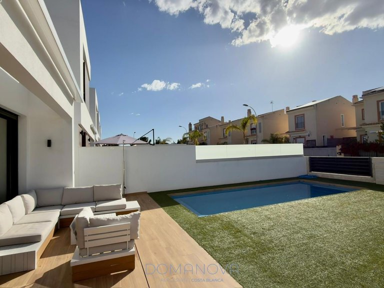 Town House for Sale in El Campello, Alicante 10