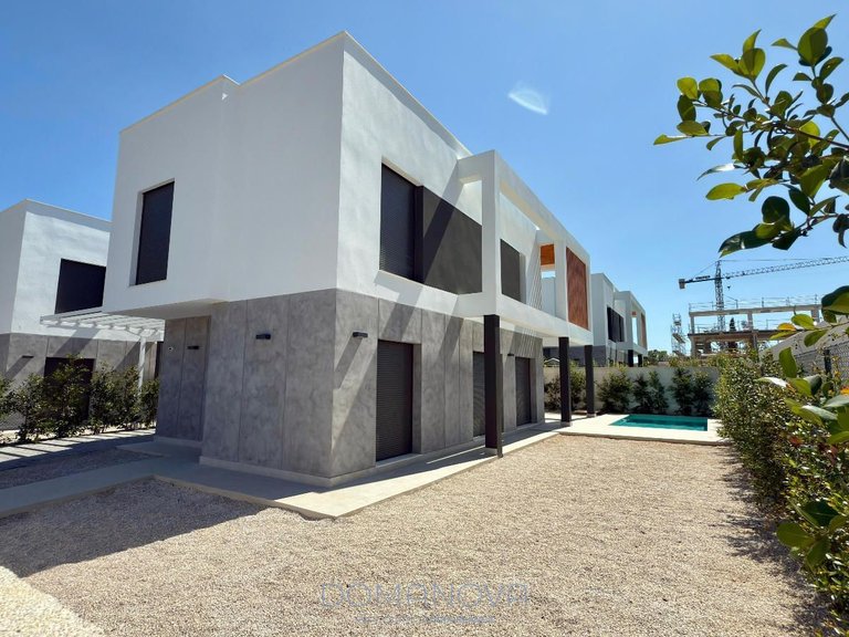 Town House for Sale in Alicante/alacant, Alicante 45
