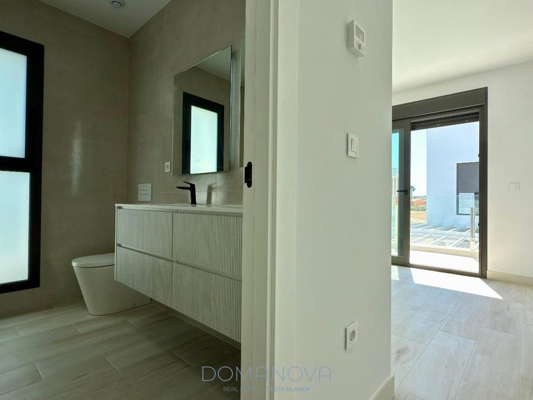 Town House for Sale in Alicante/alacant, Alicante 26