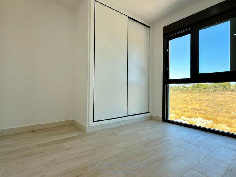 Town House for Sale in Alicante/alacant, Alicante 28
