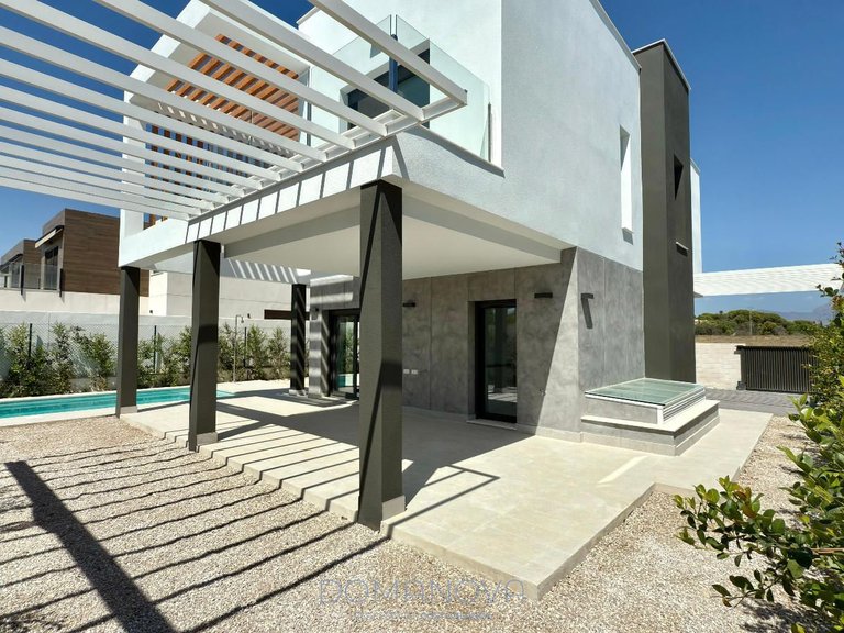 Town House for Sale in Alicante/alacant, Alicante 46