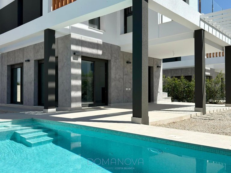 Town House for Sale in Alicante/alacant, Alicante 2
