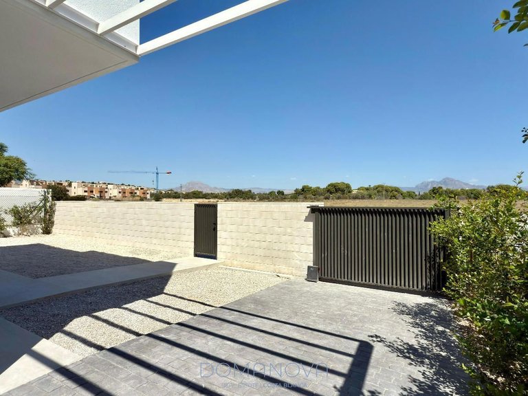 Town House for Sale in Alicante/alacant, Alicante 41