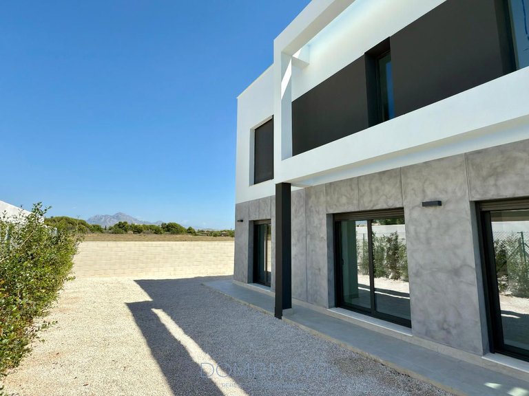 Town House for Sale in Alicante/alacant, Alicante 48