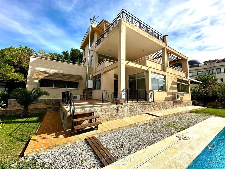 Town House for Sale in El Campello, Alicante 1