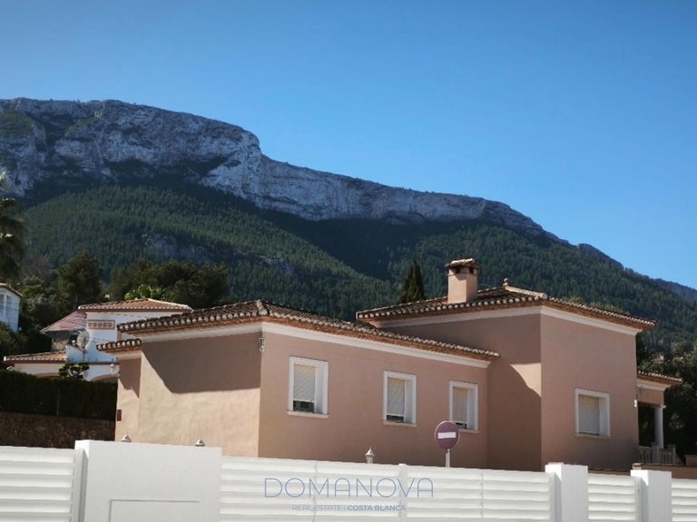 Town House for Sale in Dénia, Alicante 3